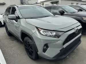 Toyota RAV4 XLE 2021 Green