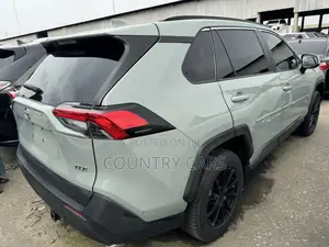 Toyota RAV4 XLE 2021 Green