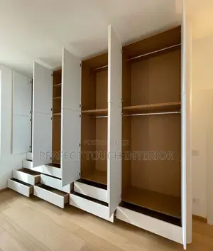 Inbuilt Wardrobe