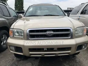 Nissan Pathfinder LE AWD SUV (3.5L 6cyl 4A) 2003 Gold