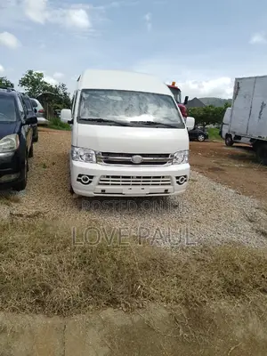 Toyota HiAce 2019 White