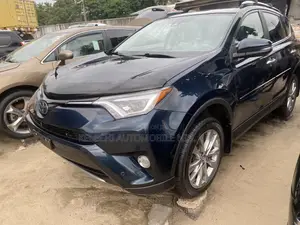 Toyota RAV4 2018 Blue