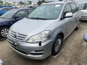 Toyota Avensis Verso 2.0 Petrol 2006 Silver