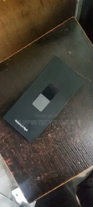 New Samsung Galaxy Z Flip 5 512 GB