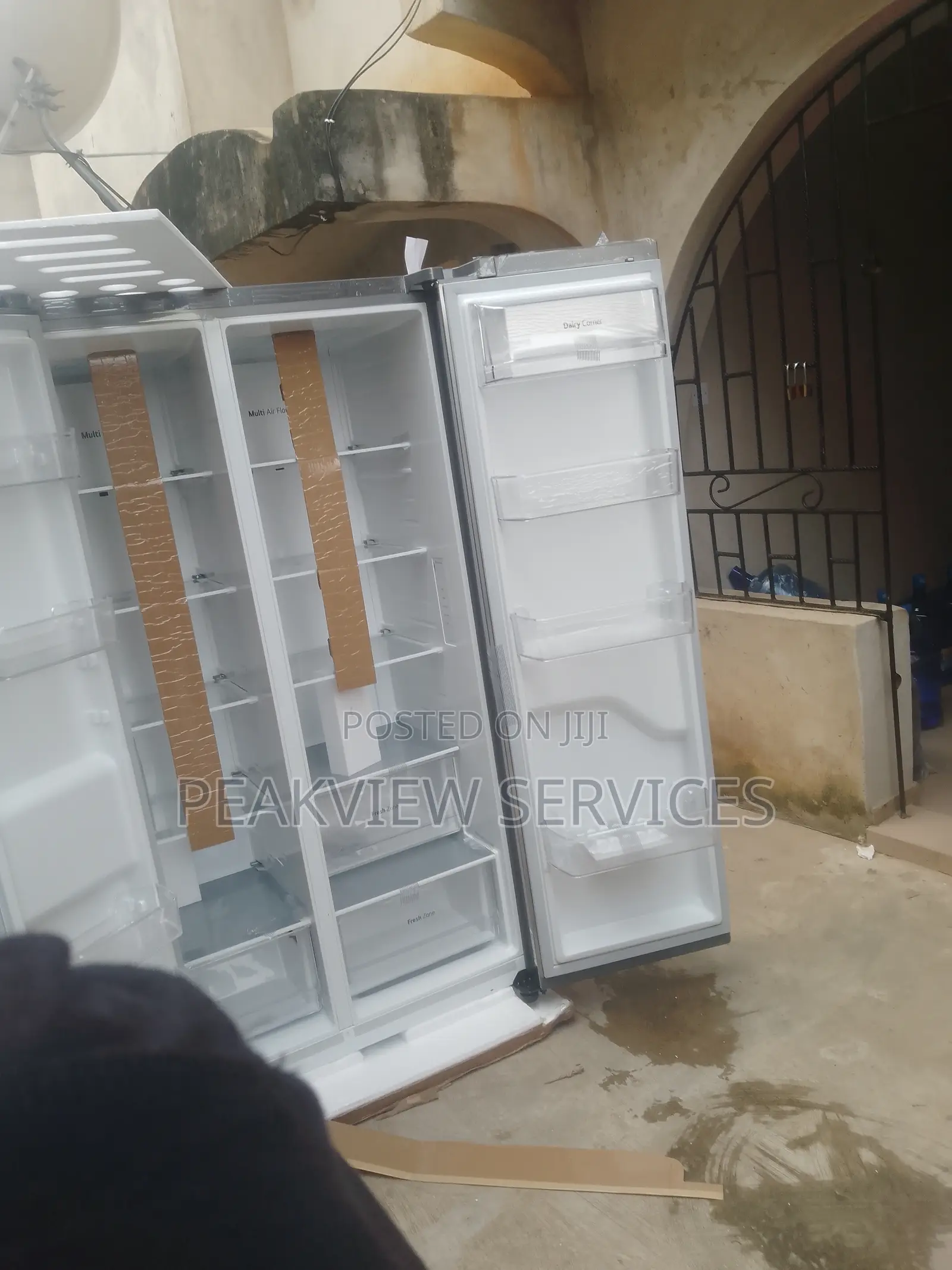 Unique Brand Side by Side LG Refrigerator [257-Jlyl-B]