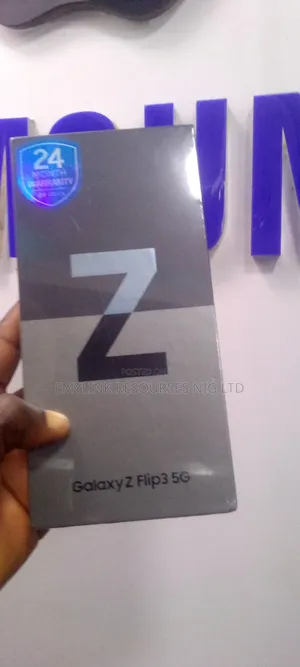 New Samsung Galaxy Z Flip3 5G 256 GB Black