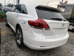 Toyota Venza LE FWD 2013 White