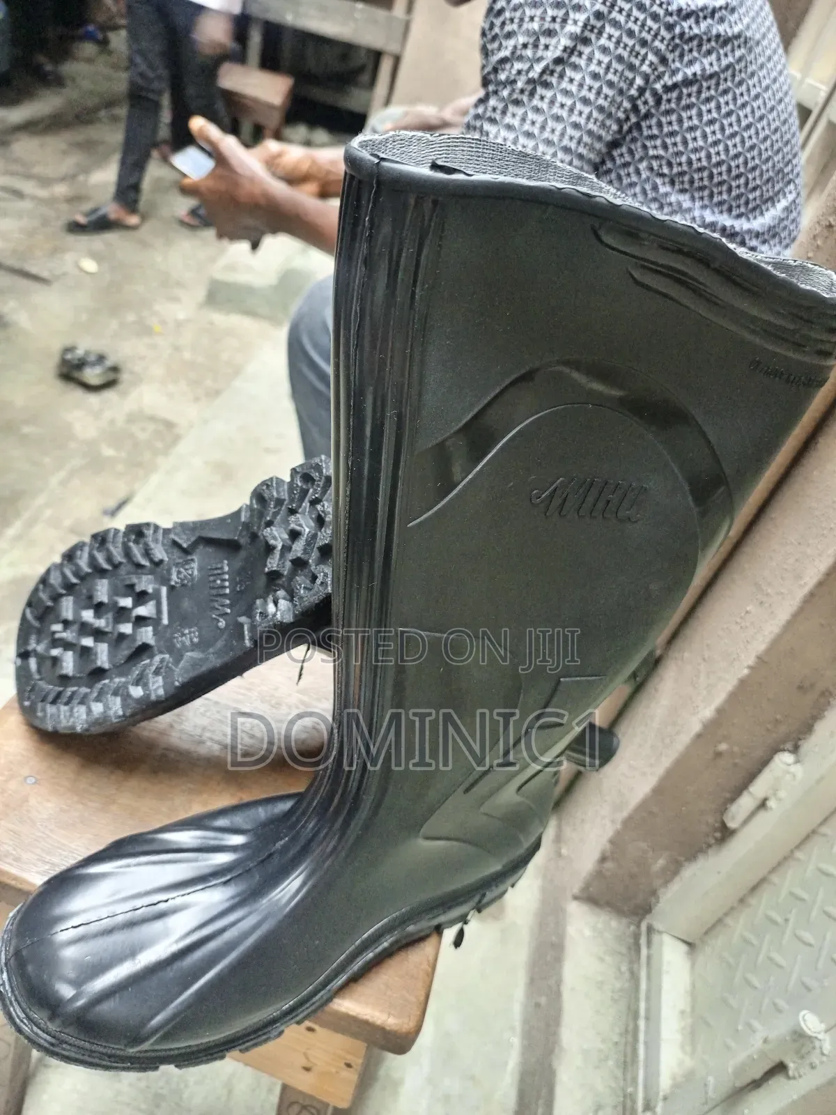 Black Ordinary Rain Boot