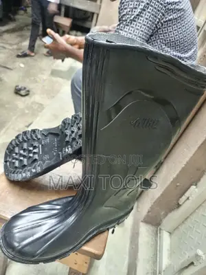 Black Ordinary Rain Boot