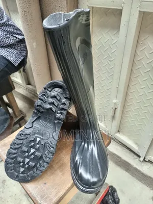 Black Ordinary Rain Boot