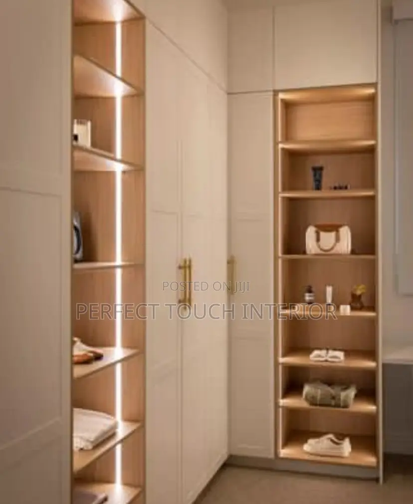 Glossy Inbuilt Wardrobe