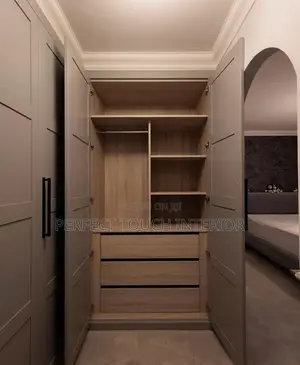 Glossy Inbuilt Wardrobe