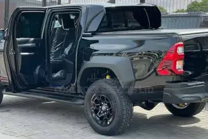 New Toyota Hilux 2024 Black