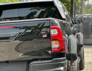 New Toyota Hilux 2024 Black