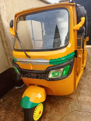 TVS King Cargo 2020 Yellow