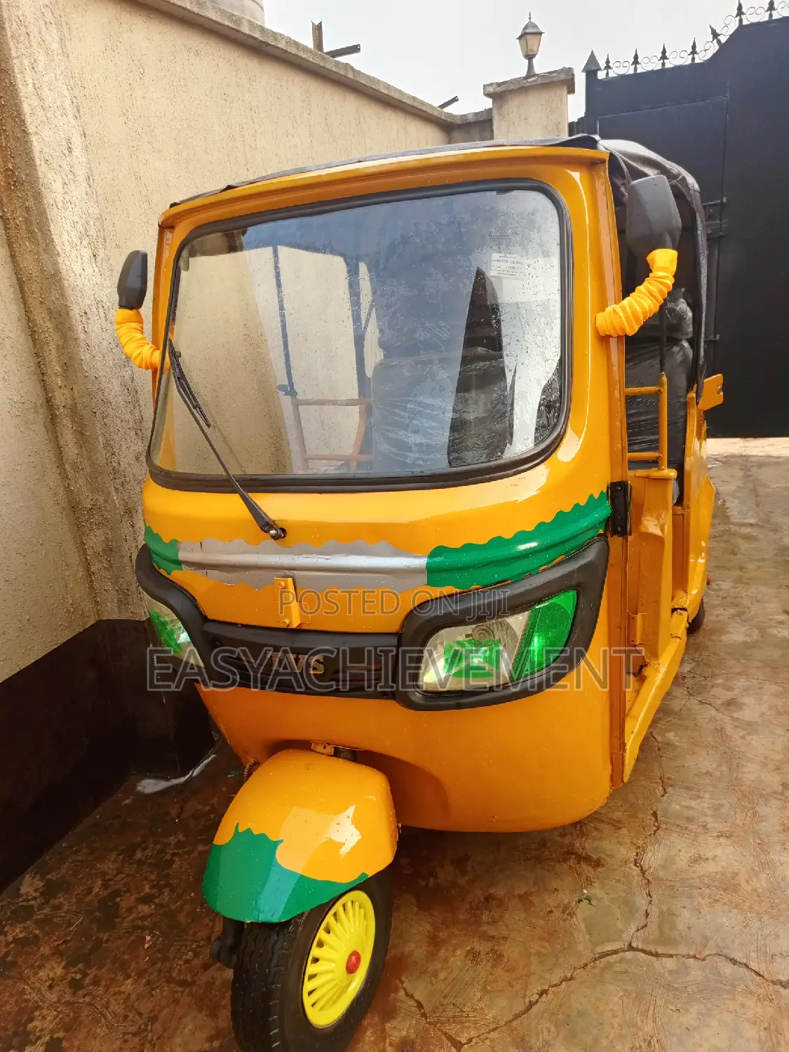 TVS King Cargo 2020 Yellow