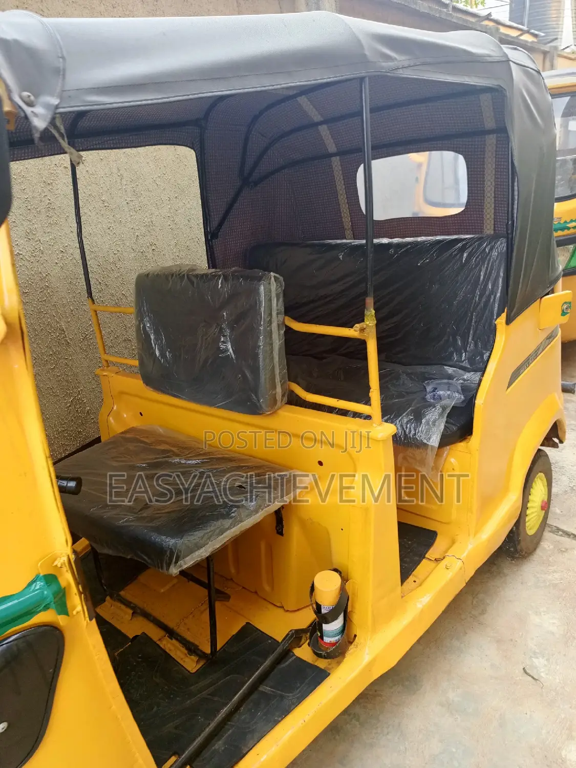 TVS King Cargo 2020 Yellow