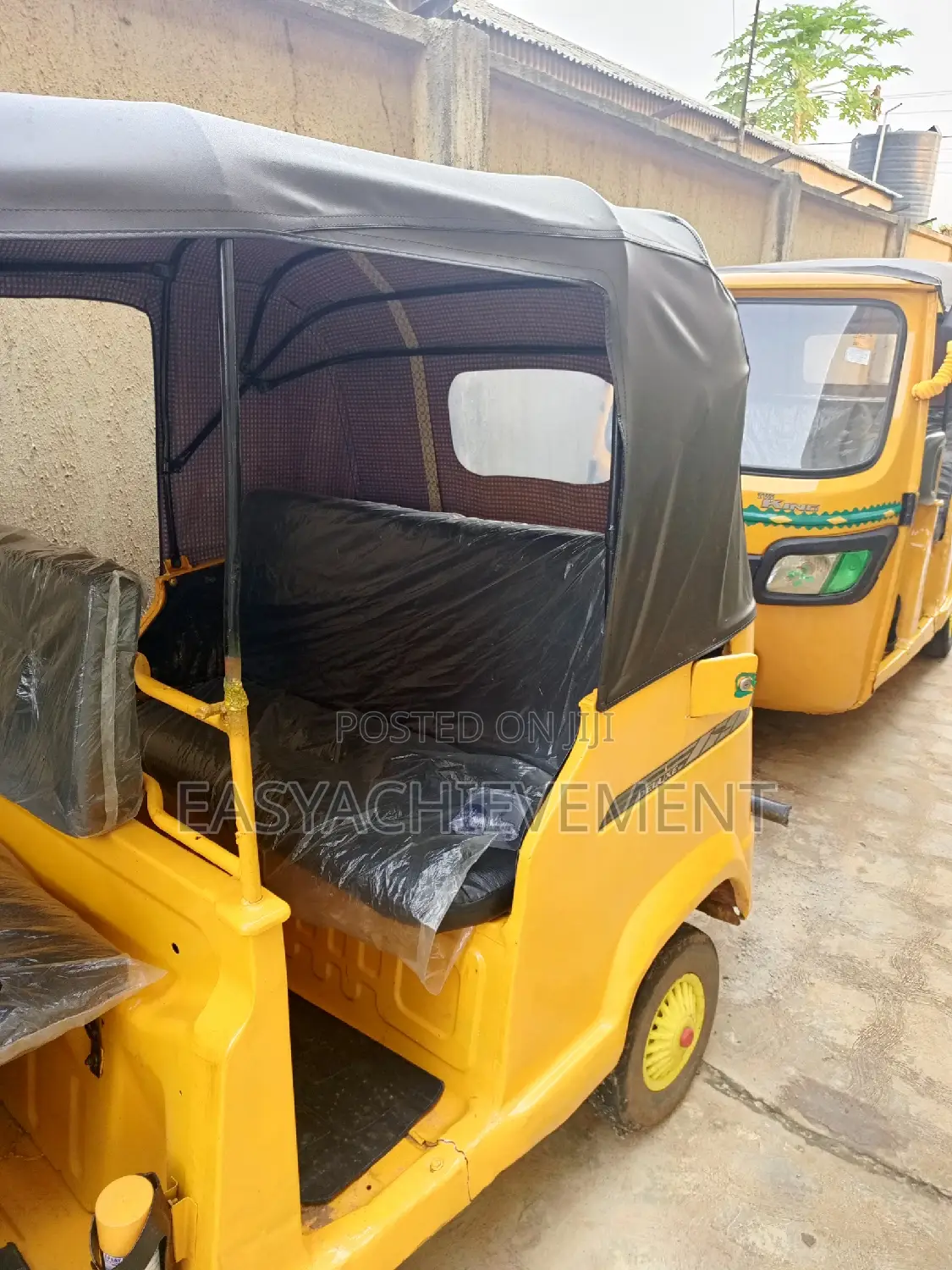 TVS King Cargo 2020 Yellow