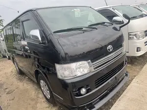 Toyota HiAce 2011 Black