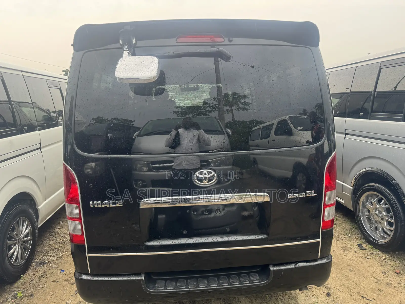 Toyota HiAce 2011 Black