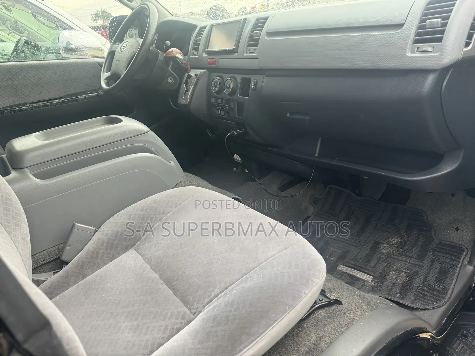 Toyota HiAce 2011 Black