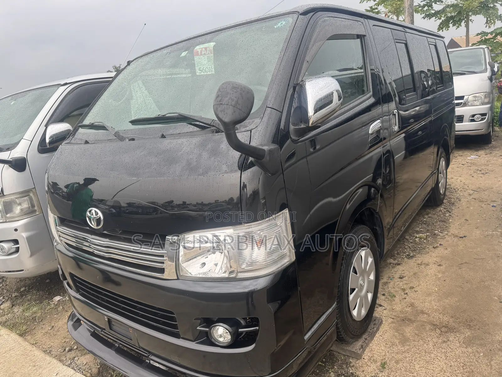 Toyota HiAce 2011 Black