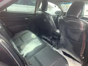 Toyota Corolla XLE (1.8L 4cyl 2A) 2018 Red