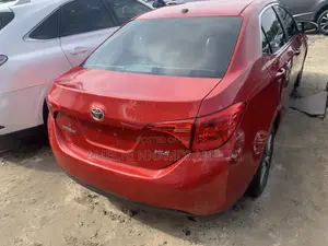 Toyota Corolla XLE (1.8L 4cyl 2A) 2018 Red