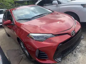 Toyota Corolla XLE (1.8L 4cyl 2A) 2018 Red