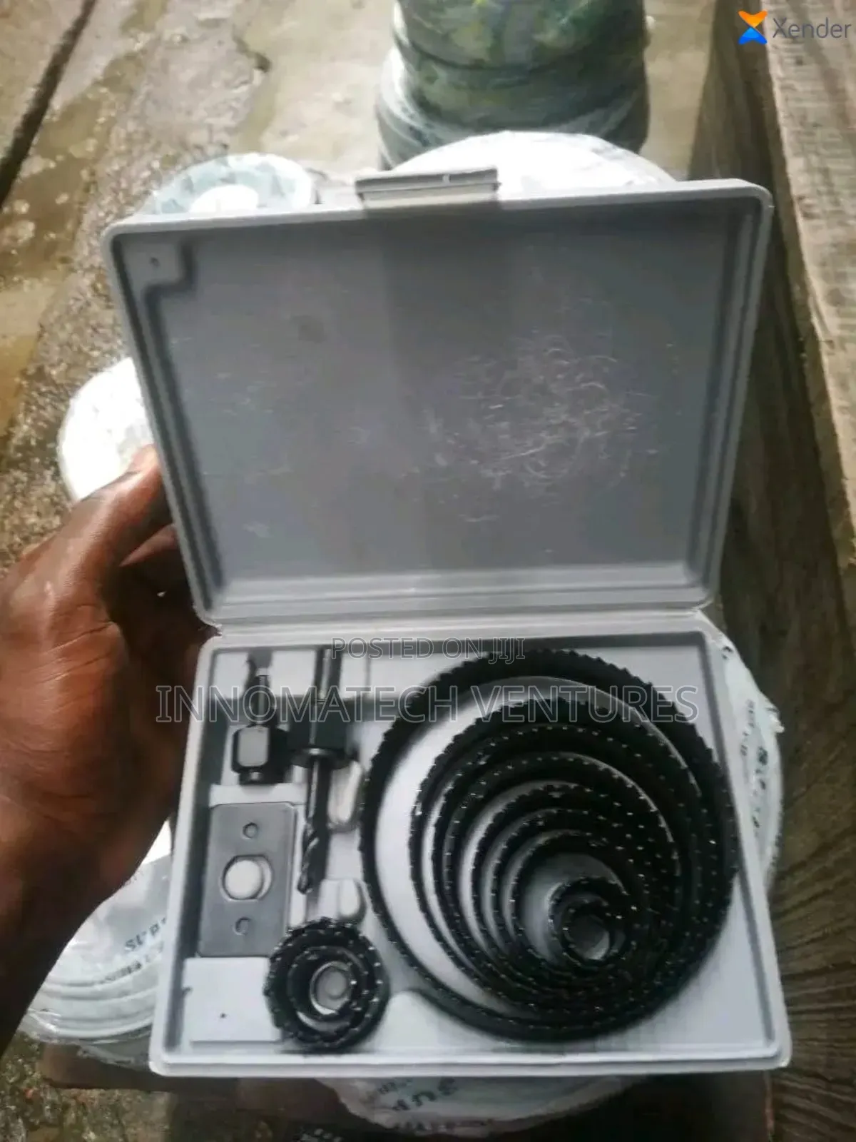 Bosch Battery Drill With Hole Saw Cutter