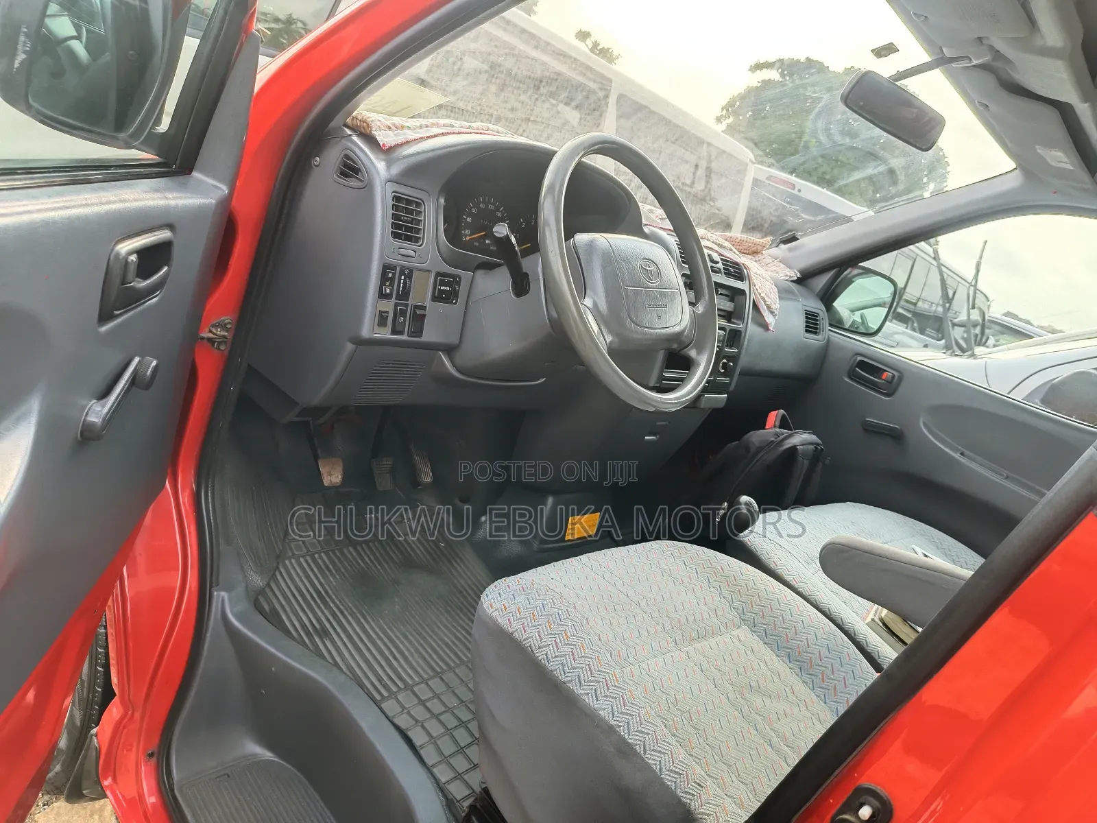 Toyota HiAce 2002 Red