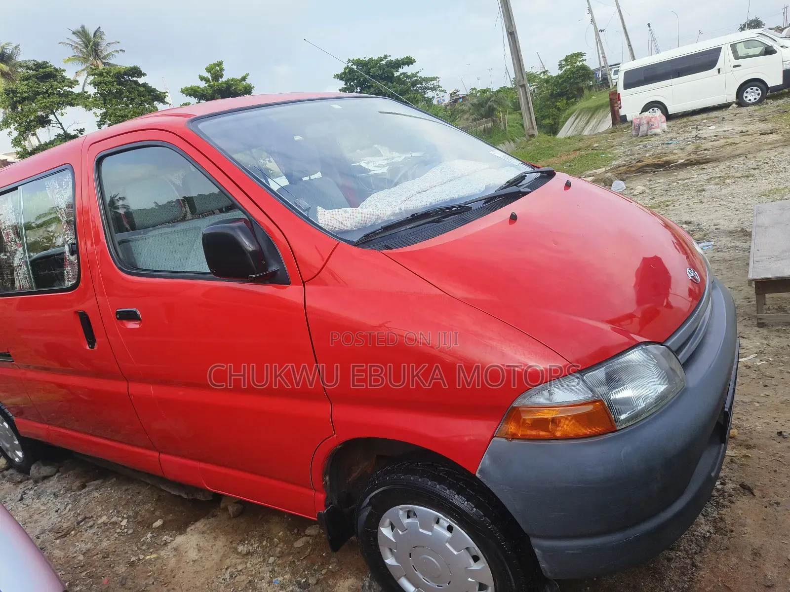 Toyota HiAce 2002 Red