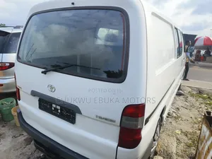 Toyota HiAce 2002 White