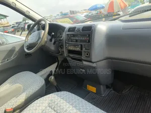 Toyota HiAce 2002 White