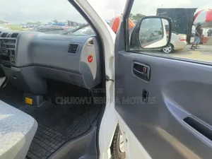 Toyota HiAce 2002 White