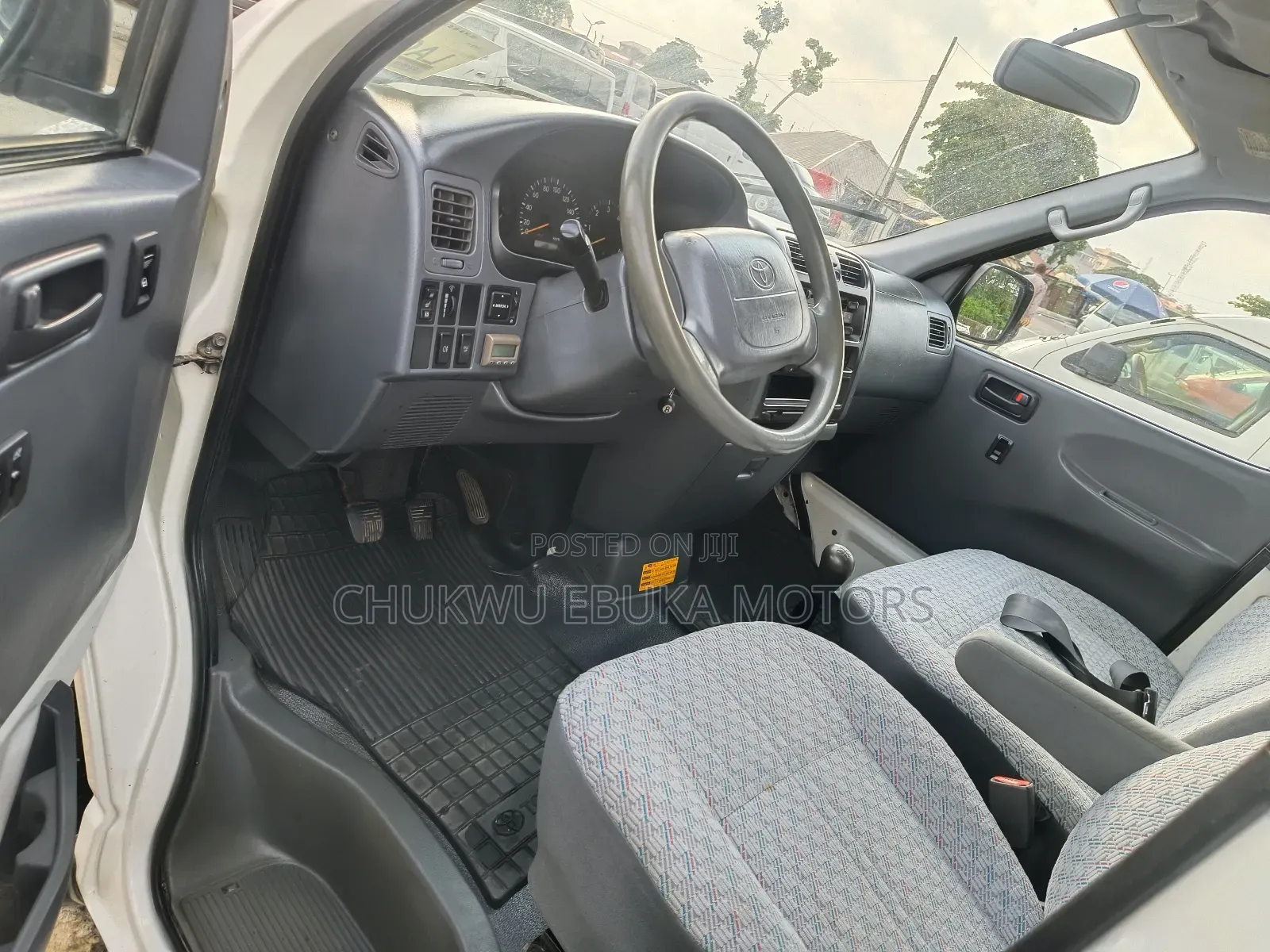 Toyota HiAce 2002 White