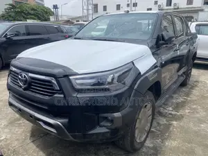 New Toyota Hilux 2024 Black