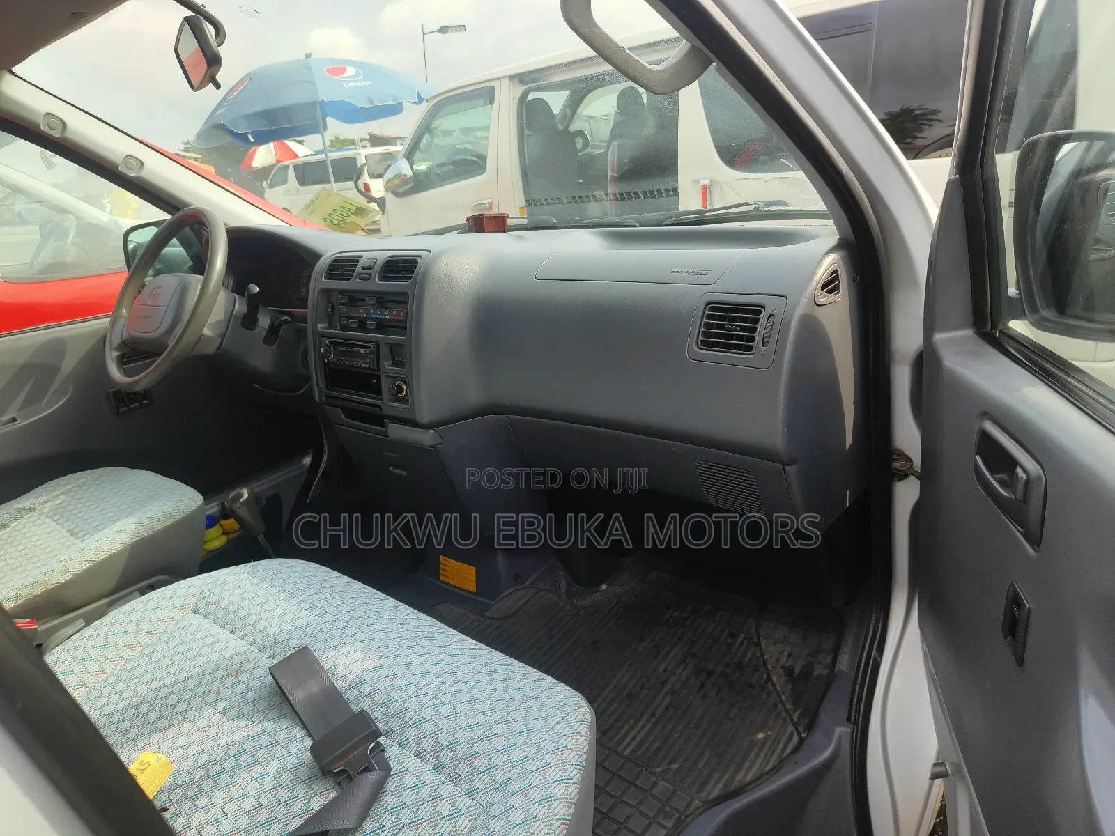 Toyota HiAce 2002 Silver