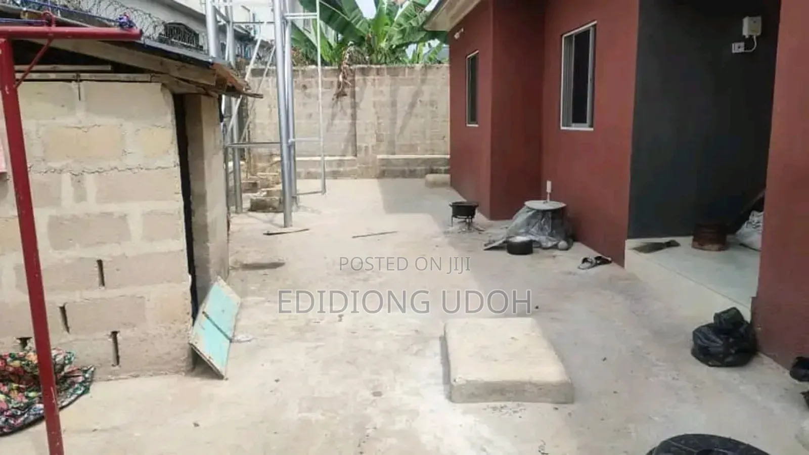 5bdrm Bungalow in Idoro Road / Ekit for sale