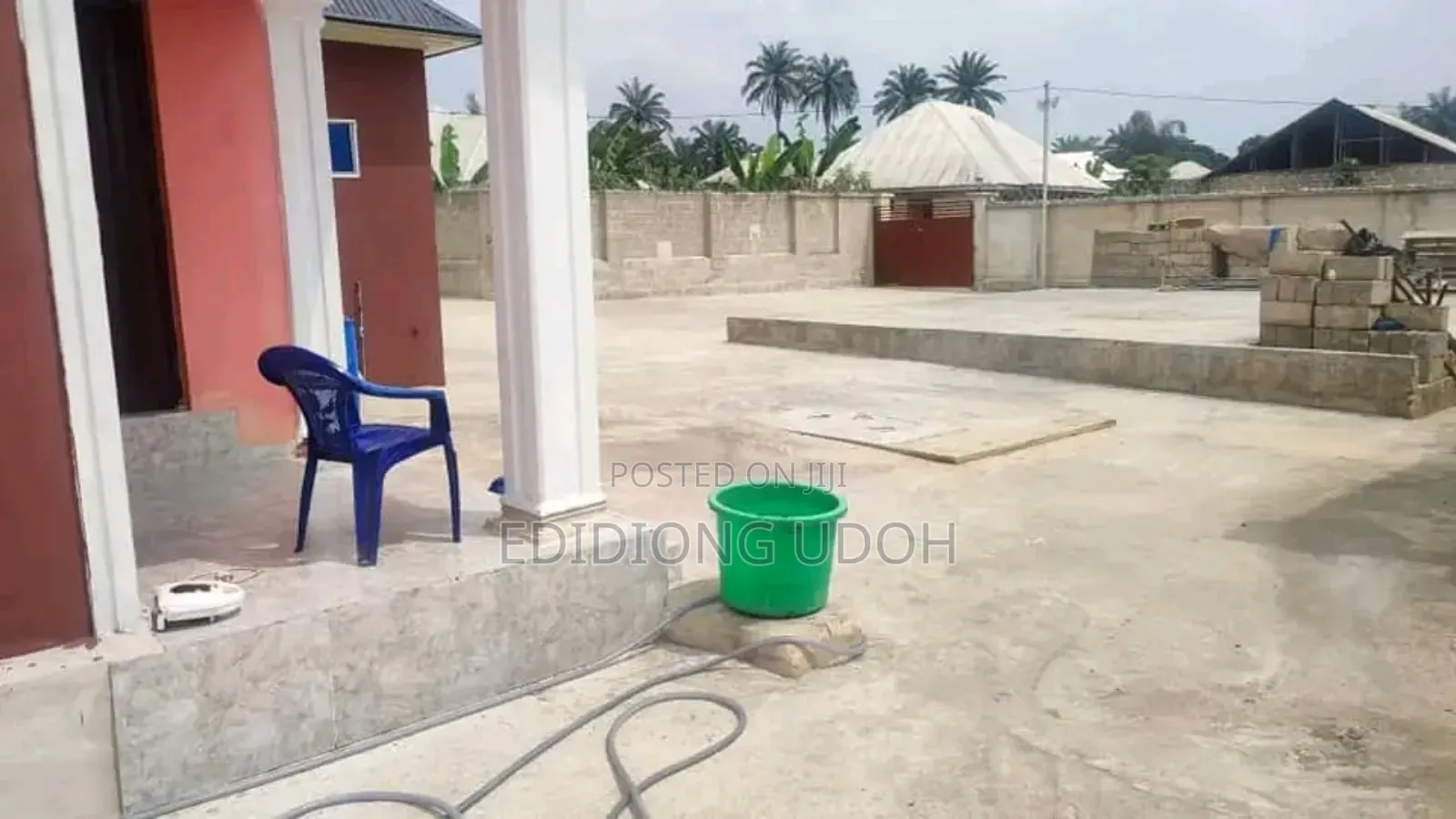 5bdrm Bungalow in Idoro Road / Ekit for sale
