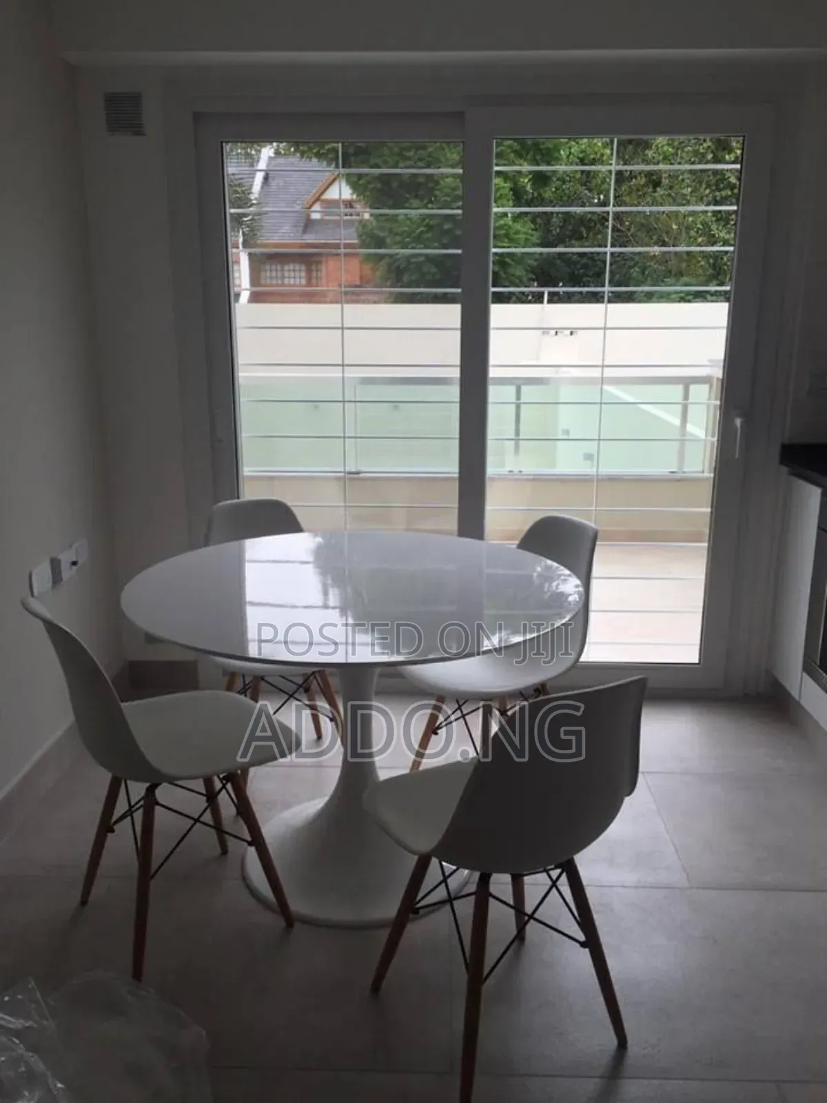 Dinning Table With Four Chairs