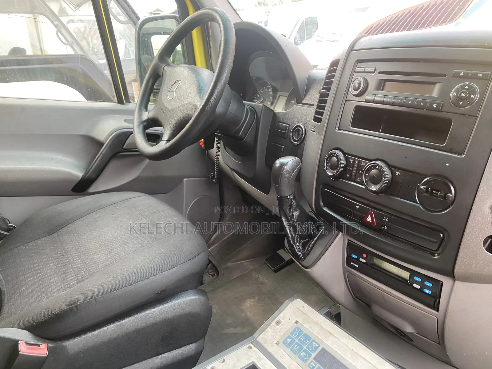 Mercedes-Benz Sprinter 2009 Yellow