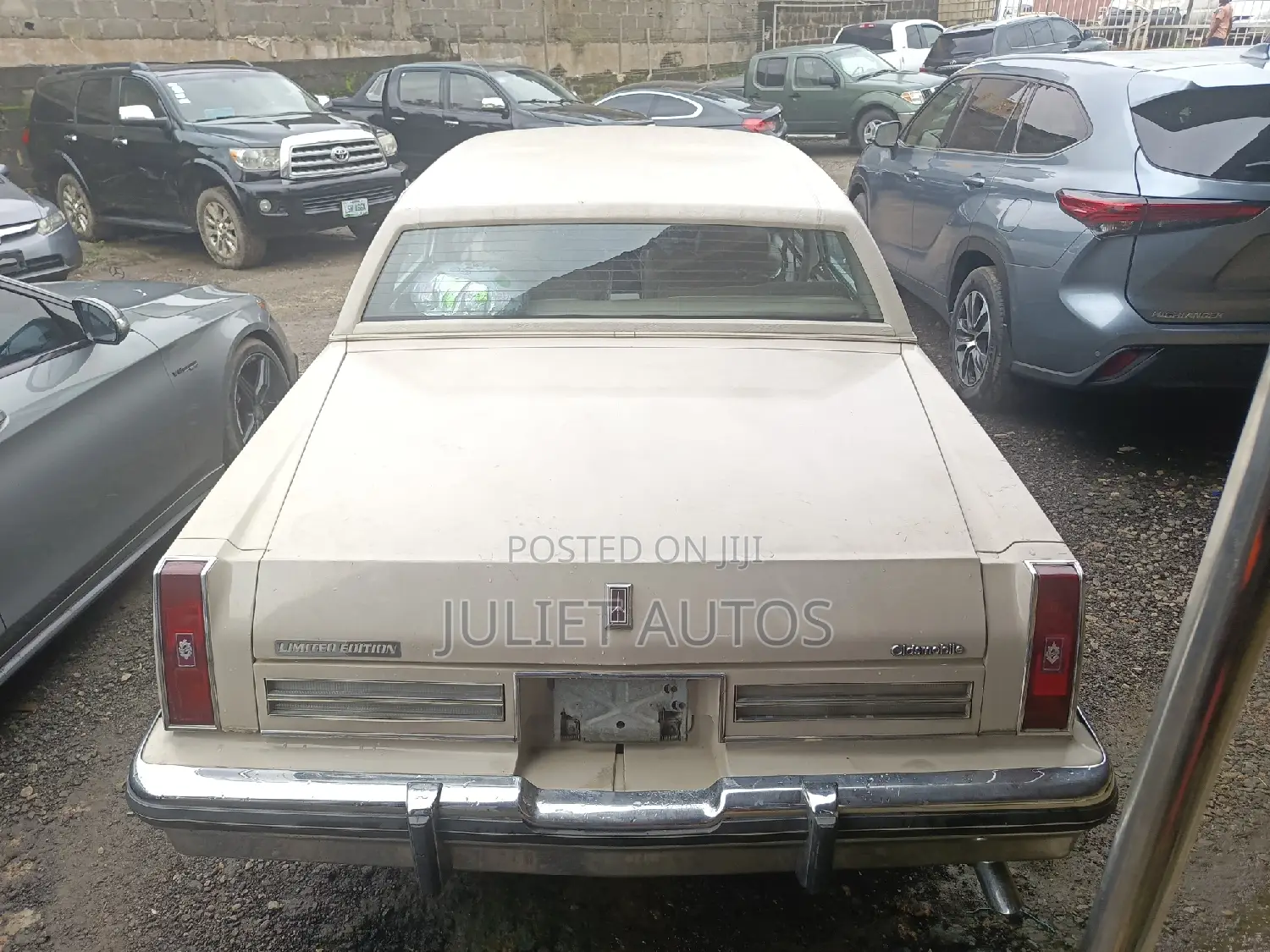 Oldsmobile 66 2006 Gold