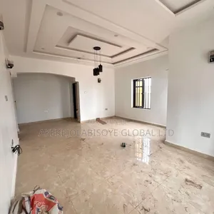 2bdrm Block of Flats in In A Mini Estate for rent