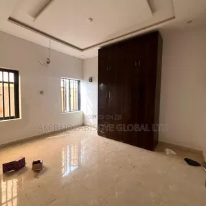 2bdrm Block of Flats in In A Mini Estate for rent