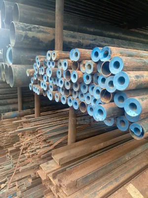 11⁄2x11⁄2 (40by40) Seamless Pipe (4mm, 6mm)