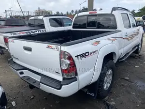 Toyota Tacoma 2015 White