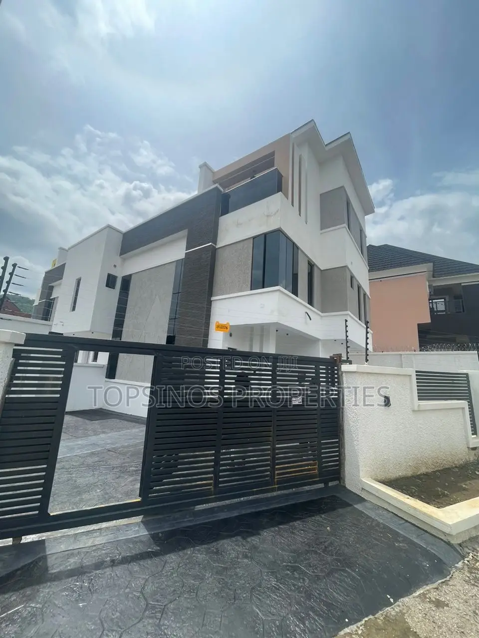 3bdrm Duplex in Dawaki for rent