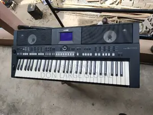 Yamaha PSR-S650 Keyboard