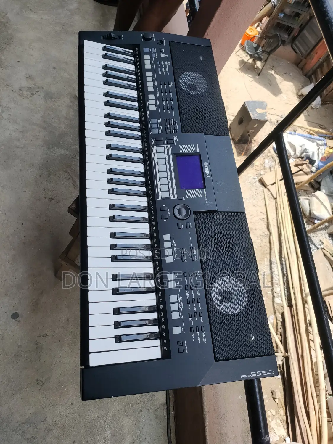 Yamaha PSR-S550 Keyboard